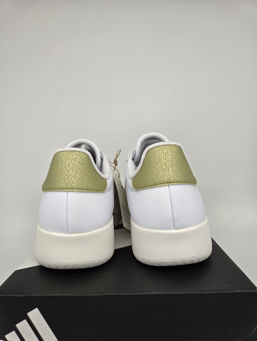 adidas Women's Barreda JR1191 White Gold Metallic Alumina Shoes Size 6 - Picture 4 of 8